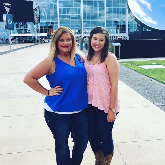 Meet your Posher, Sierra - Picture 3 of 4